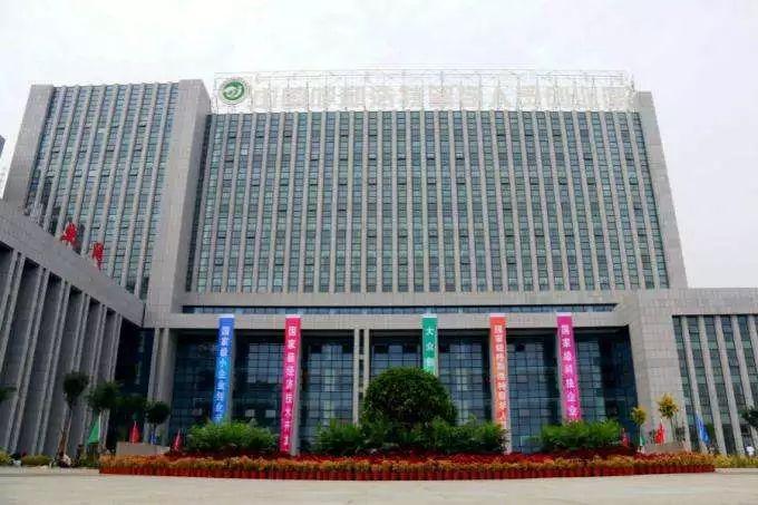 呼和浩特_2025新澳正版今晚开奖结果,注意源代码精选解析、解释与落实